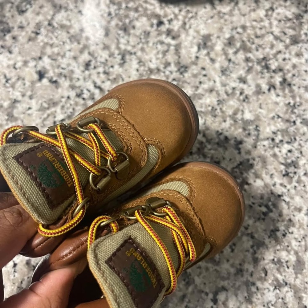 FLASH SALE! Timberland Brown Hiking Boots Sturdy Outdoor Design - Picture 3 of 5